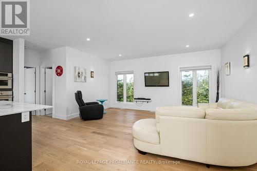 2211 Cole Hill Road, Kingston, ON - Indoor Photo Showing Living Room