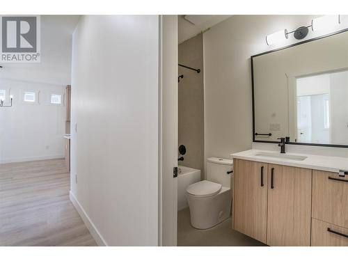 279 Bentgrass Avenue, Oliver, BC - Indoor Photo Showing Bathroom