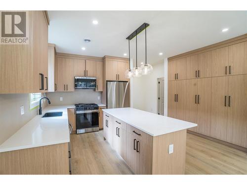 279 Bentgrass Avenue, Oliver, BC - Indoor Photo Showing Kitchen With Upgraded Kitchen