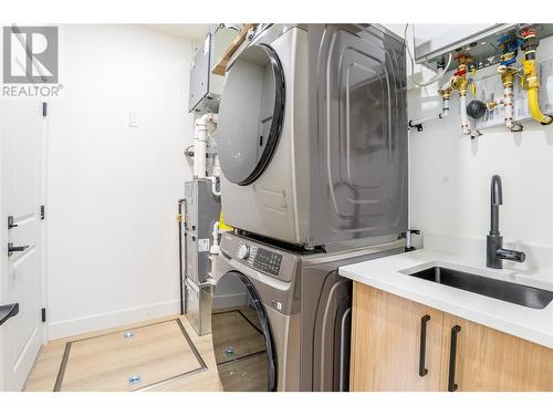 279 Bentgrass Avenue, Oliver, BC - Indoor Photo Showing Laundry Room