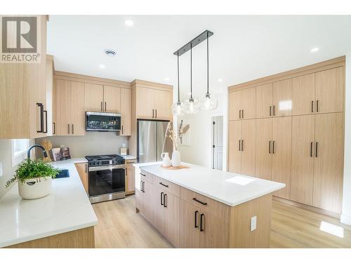 279 Bentgrass Avenue, Oliver, BC - Indoor Photo Showing Kitchen With Upgraded Kitchen