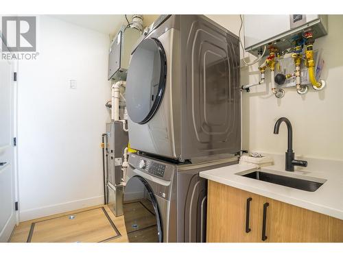 279 Bentgrass Avenue, Oliver, BC - Indoor Photo Showing Laundry Room