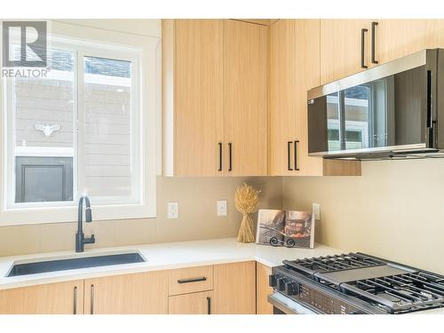 279 Bentgrass Avenue, Oliver, BC - Indoor Photo Showing Kitchen With Upgraded Kitchen