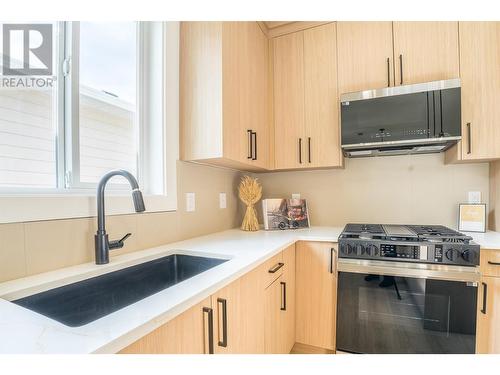 279 Bentgrass Avenue, Oliver, BC - Indoor Photo Showing Kitchen