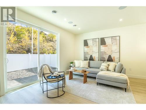 279 Bentgrass Avenue, Oliver, BC - Indoor Photo Showing Living Room