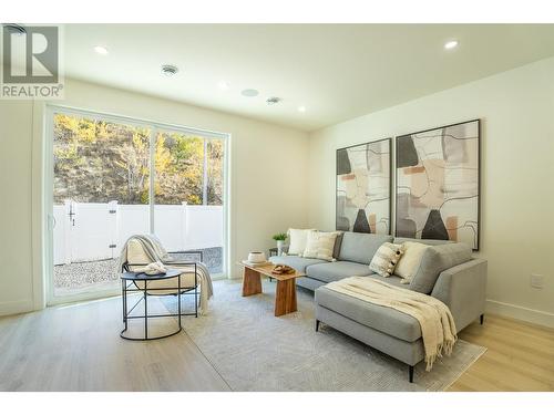 279 Bentgrass Avenue, Oliver, BC - Indoor Photo Showing Living Room