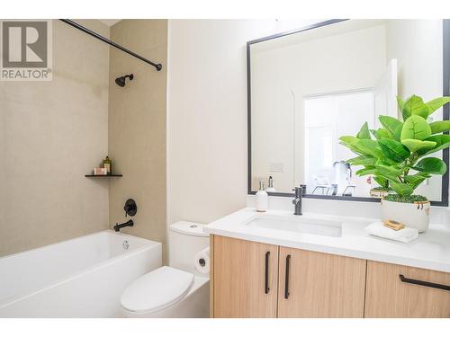 279 Bentgrass Avenue, Oliver, BC - Indoor Photo Showing Bathroom