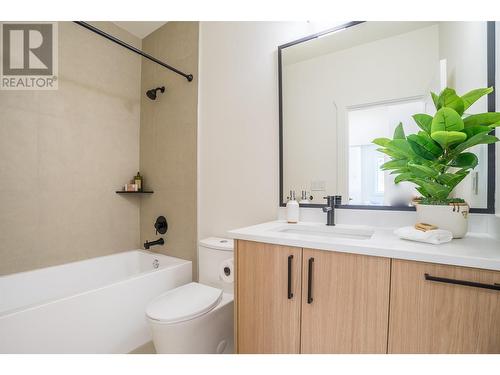 279 Bentgrass Avenue, Oliver, BC - Indoor Photo Showing Bathroom