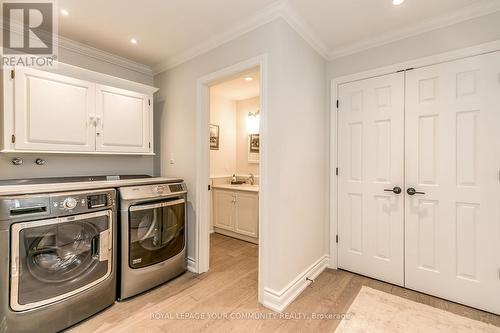 15 Laskay Lane, King, ON - Indoor Photo Showing Laundry Room