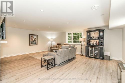 15 Laskay Lane, King, ON - Indoor Photo Showing Living Room