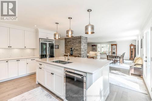 15 Laskay Lane, King, ON - Indoor Photo Showing Kitchen With Double Sink With Upgraded Kitchen