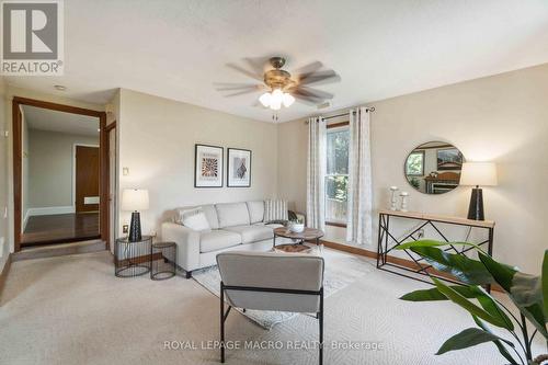 229 Main Street W, Grimsby, ON - Indoor Photo Showing Living Room