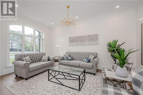 1257 Lakeshore Road Road W, Oakville, ON - Indoor Photo Showing Living Room