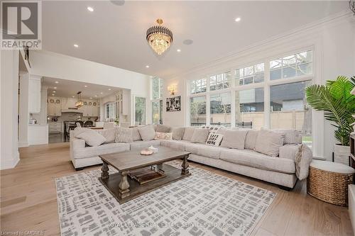 1257 Lakeshore Road Road W, Oakville, ON - Indoor Photo Showing Living Room