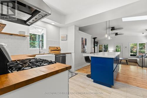 136 Langarth Street E, London, ON - Indoor Photo Showing Kitchen