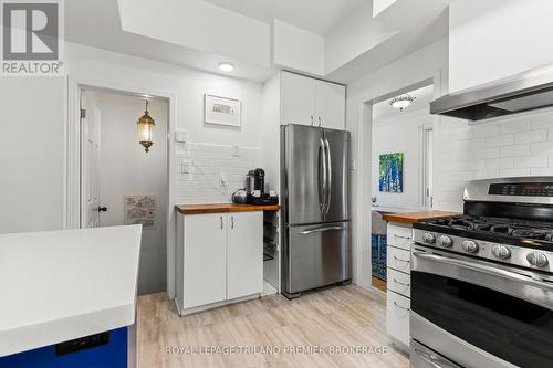 136 Langarth Street E, London, ON - Indoor Photo Showing Kitchen