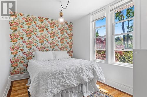 136 Langarth Street E, London, ON - Indoor Photo Showing Bedroom