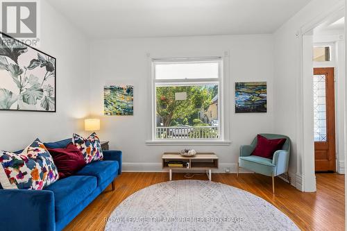 136 Langarth Street E, London, ON - Indoor Photo Showing Living Room