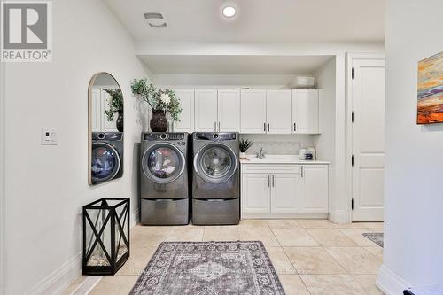 1366 Queen Victoria Avenue, Mississauga, ON - Indoor Photo Showing Laundry Room