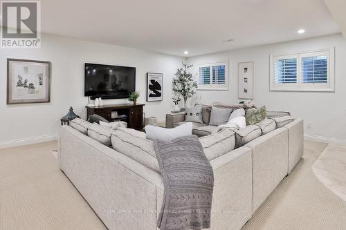 1366 Queen Victoria Avenue, Mississauga, ON - Indoor Photo Showing Living Room