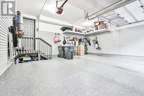 1366 Queen Victoria Avenue, Mississauga, ON - Indoor Photo Showing Garage