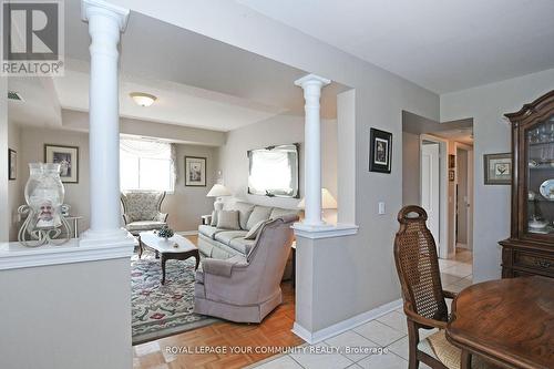 419 - 2502 Rutherford Road, Vaughan, ON - Indoor Photo Showing Living Room