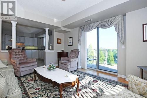 419 - 2502 Rutherford Road, Vaughan, ON - Indoor Photo Showing Living Room