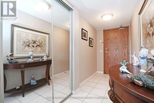 419 - 2502 Rutherford Road, Vaughan, ON - Indoor