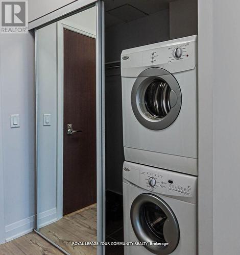 706 - 85 North Park Road, Vaughan, ON - Indoor Photo Showing Laundry Room