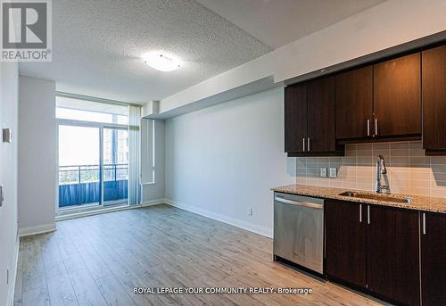 706 - 85 North Park Road, Vaughan, ON - Indoor Photo Showing Kitchen