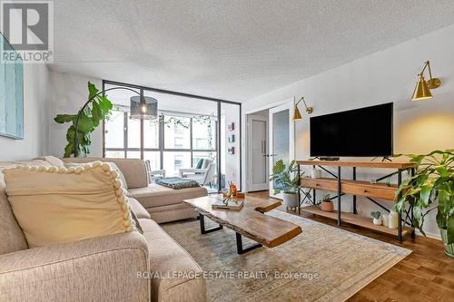 404 - 35 Church Street, Toronto, ON - Indoor Photo Showing Living Room