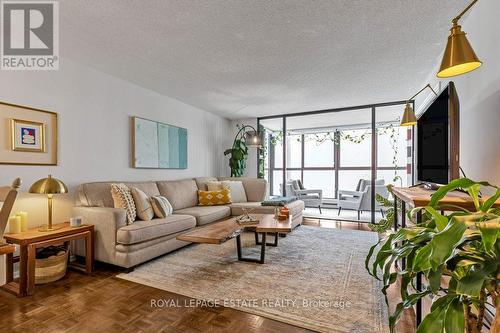 404 - 35 Church Street, Toronto, ON - Indoor Photo Showing Living Room