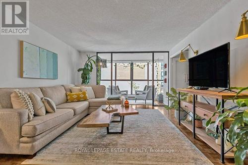 404 - 35 Church Street, Toronto, ON - Indoor Photo Showing Living Room