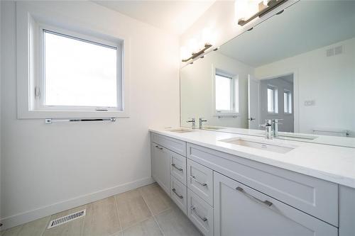 35 Chimney Swift Way, St Adolphe, MB - Indoor Photo Showing Bathroom