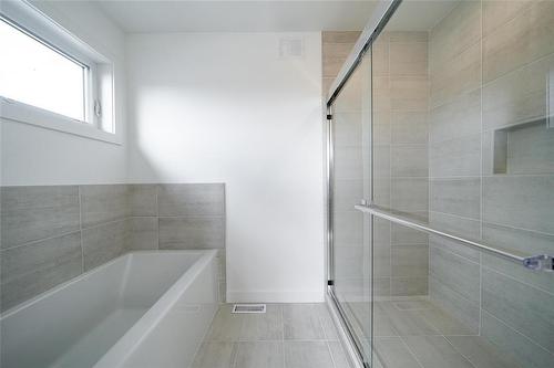 35 Chimney Swift Way, St Adolphe, MB - Indoor Photo Showing Bathroom