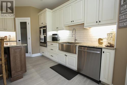 60 Queensgate Blvd, Sault Ste. Marie, ON - Indoor Photo Showing Kitchen With Upgraded Kitchen