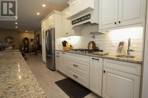 60 Queensgate Blvd, Sault Ste. Marie, ON - Indoor Photo Showing Kitchen With Upgraded Kitchen