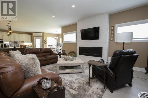 60 Queensgate Blvd, Sault Ste. Marie, ON - Indoor Photo Showing Living Room With Fireplace