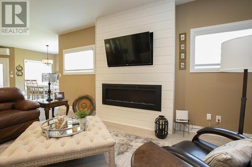 60 Queensgate Blvd, Sault Ste. Marie, ON - Indoor Photo Showing Living Room With Fireplace