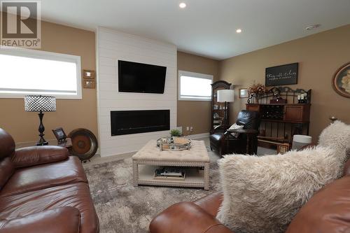 60 Queensgate Blvd, Sault Ste. Marie, ON - Indoor Photo Showing Living Room With Fireplace