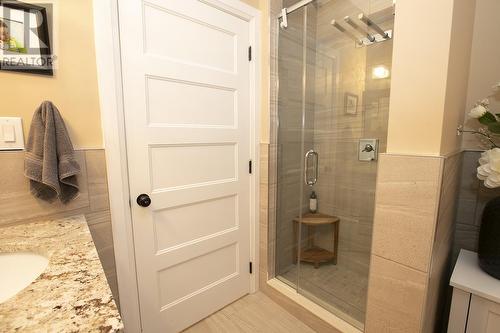 60 Queensgate Blvd, Sault Ste. Marie, ON - Indoor Photo Showing Bathroom