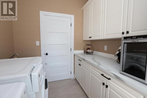 60 Queensgate Blvd, Sault Ste. Marie, ON - Indoor Photo Showing Laundry Room