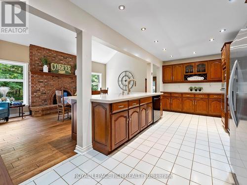 832 Boston Mills Road, Caledon, ON - Indoor Photo Showing Kitchen