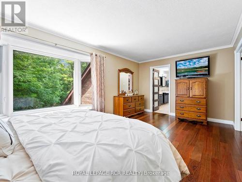 832 Boston Mills Road, Caledon, ON - Indoor Photo Showing Bedroom