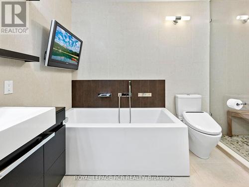 832 Boston Mills Road, Caledon, ON - Indoor Photo Showing Bathroom