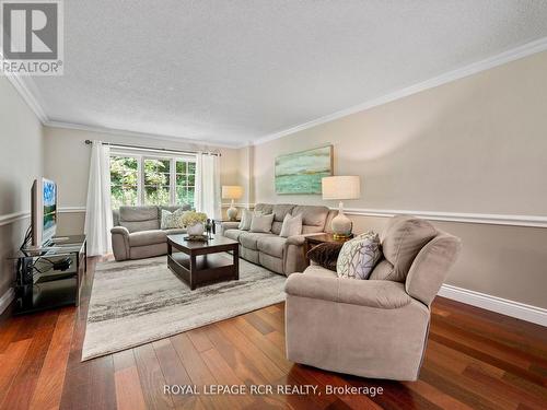 832 Boston Mills Road, Caledon, ON - Indoor Photo Showing Living Room