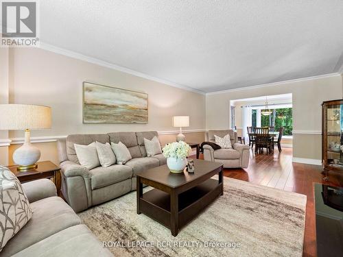 832 Boston Mills Road, Caledon, ON - Indoor Photo Showing Living Room