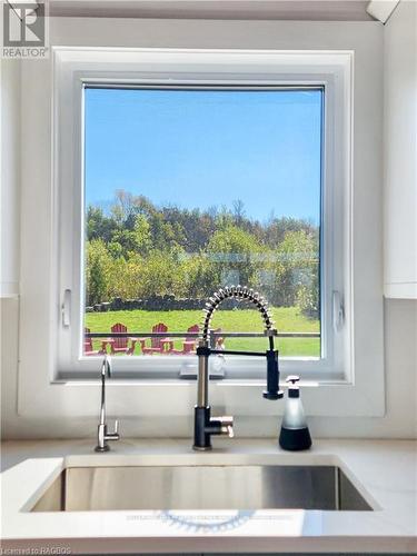 138 Sunset Boulevard, Georgian Bluffs, ON - Indoor Photo Showing Kitchen