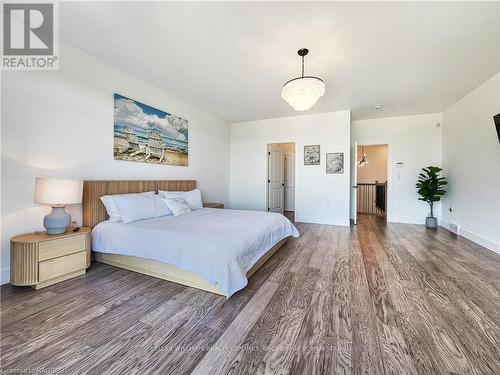 138 Sunset Boulevard, Georgian Bluffs, ON - Indoor Photo Showing Bedroom