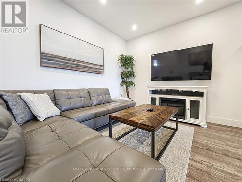 138 Sunset Boulevard, Georgian Bluffs, ON - Indoor Photo Showing Living Room